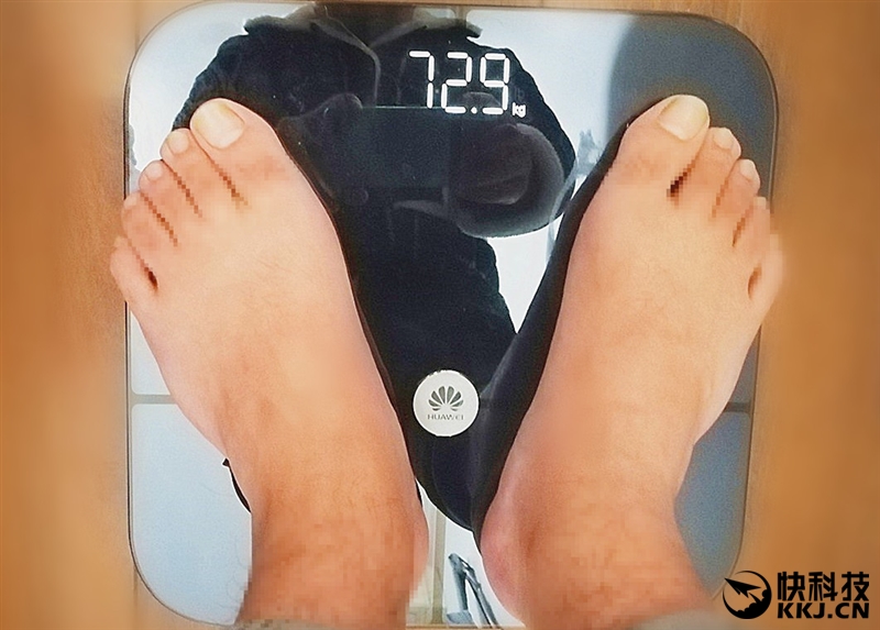 为首款智能体脂秤评测：喝杯水也能测出来麻将胡了试玩模拟器01kg高精度 华(图6)