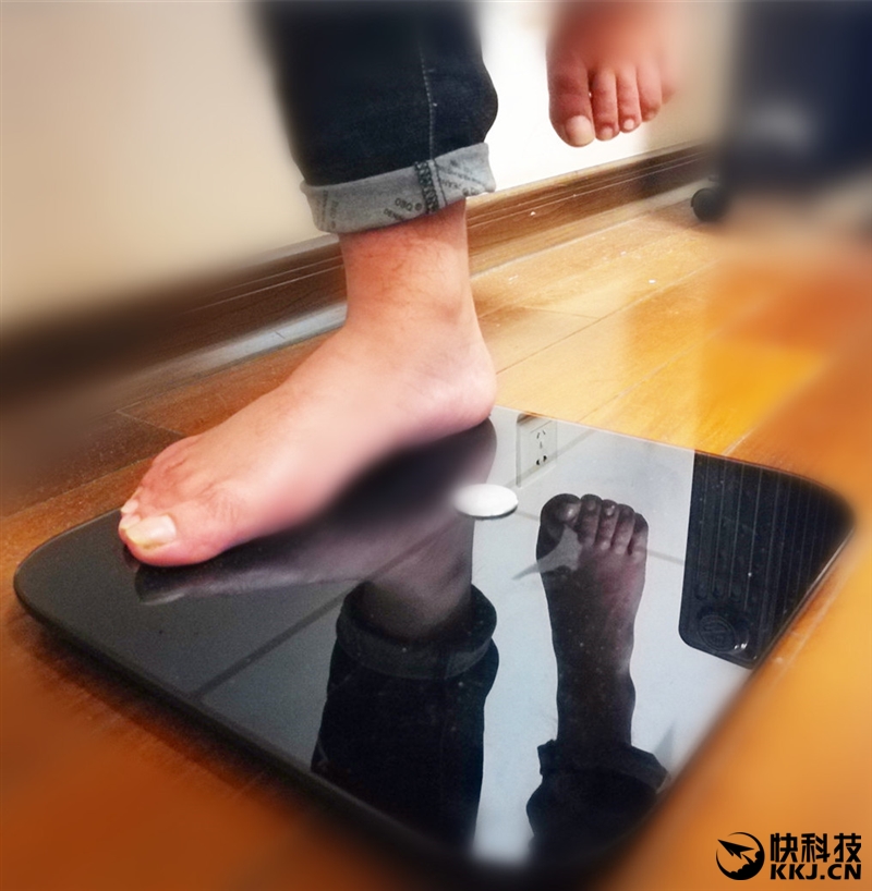 为首款智能体脂秤评测：喝杯水也能测出来麻将胡了试玩模拟器01kg高精度 华(图12)